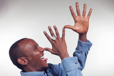 Jest alay ile genç Afrikalı Çocuk