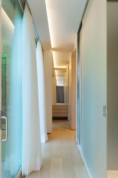 Nowoczesny, luksusowy apartament: korytarz — Zdjęcie stockowe