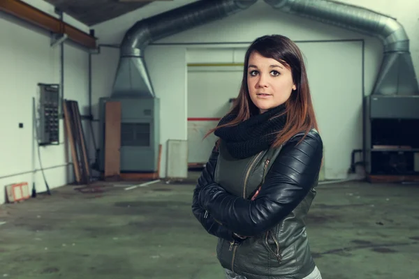 Woman posing in abandoned industrial environment — Stock Photo, Image