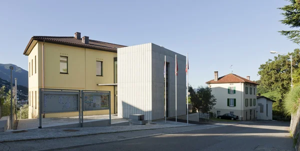 Modern building on the street — Stock Photo, Image