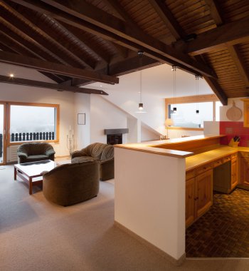 İç, geniş oturma odası