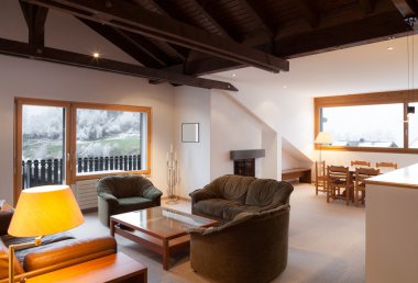 İç, geniş oturma odası