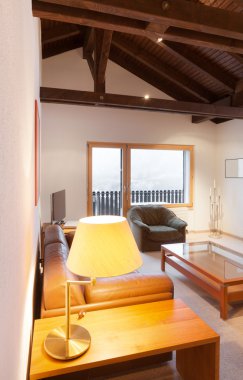 İç, geniş oturma odası