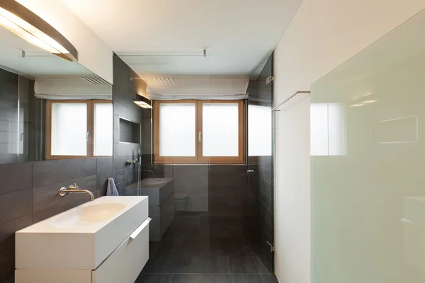 Интерьер, современная ванная комната — стоковое фото