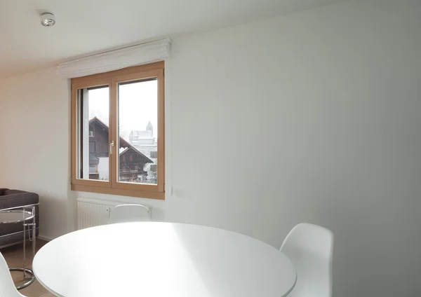 Interior, mesa de comedor blanca — Foto de Stock