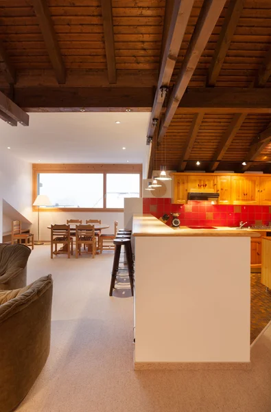 Intérieur, beau chalet, cuisine — Photo