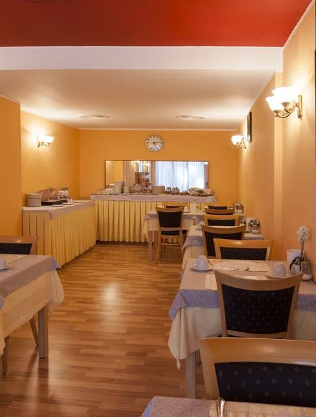 Sala colazione di un hotel — Foto Stock