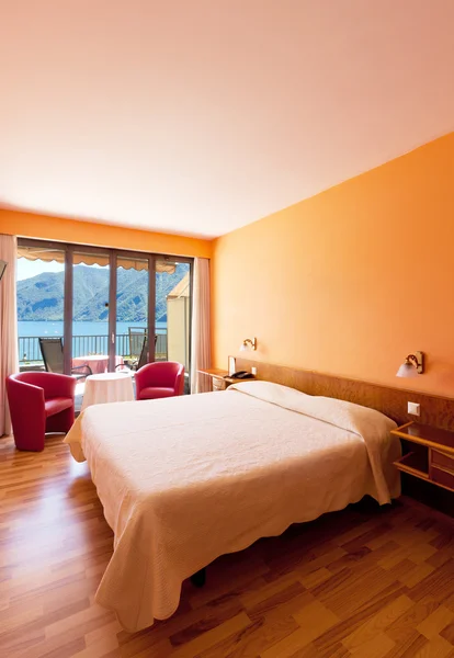 Bedroom with lake view — Stock Photo, Image