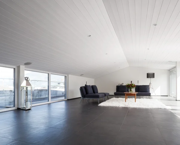 Innenarchitektur, modernes Dachgeschoss — Stockfoto