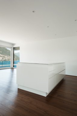 güzel boş daire, beyaz mutfak