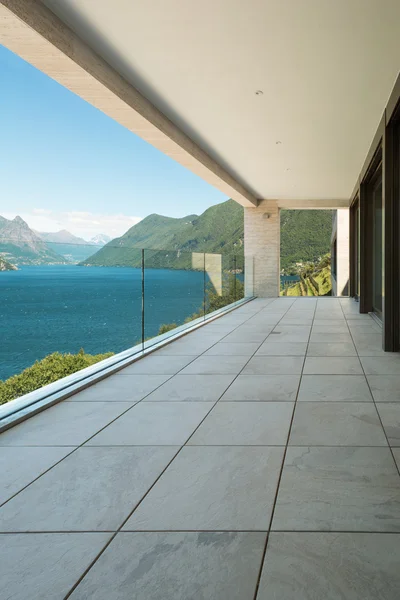 Modernes Gebäude, Balkon — Stockfoto