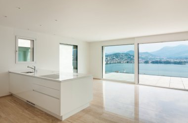 Yeni daire, modern bir mutfak