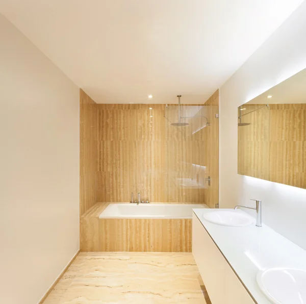 Хорошая современная ванная комната — стоковое фото