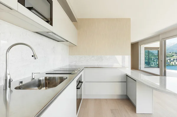 Mooie penthouse, binnenlandse keuken — Stockfoto