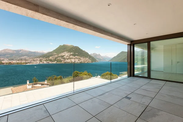 Schönes Penthouse, Veranda — Stockfoto