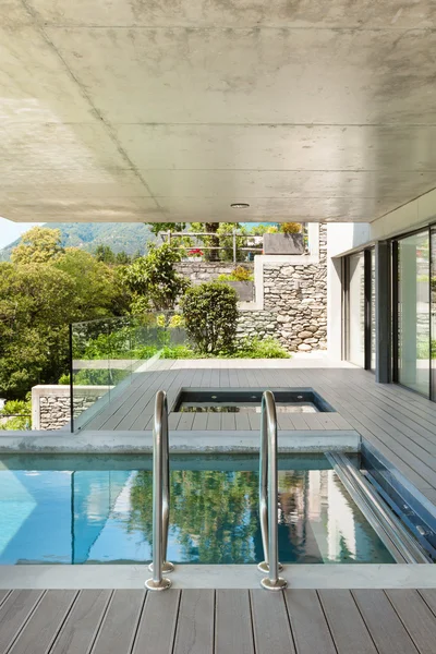 Modern house in cement, pool — Stock Photo, Image
