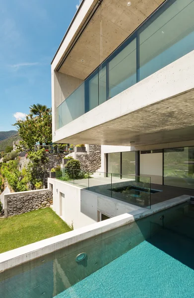 시멘트에 아름 다운 현대적인 집 — 스톡 사진