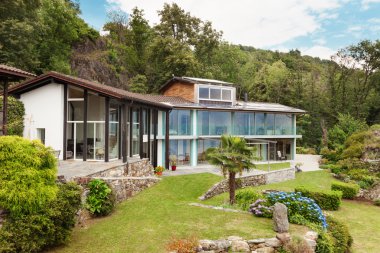 Modern ev ve güzel Bahçe Manzaralı