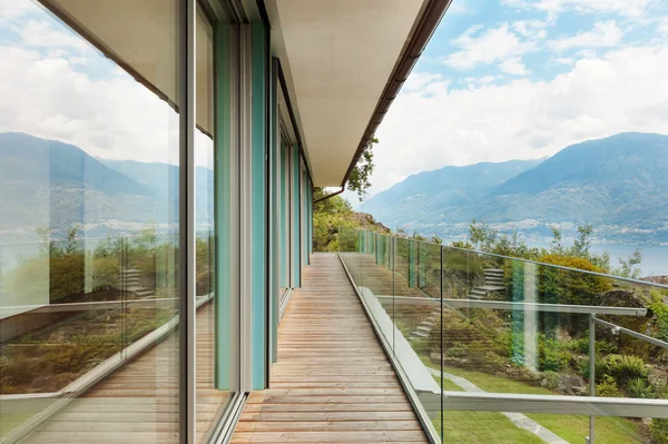 Balkon van moderne huis — Stockfoto