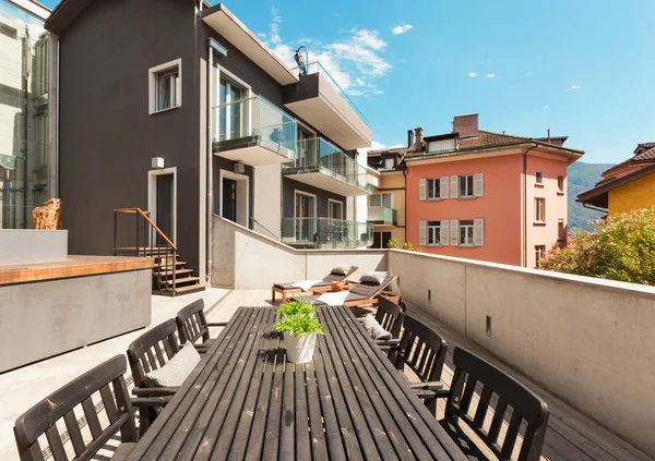 Schöne Terrasse des modernen Hauses — Stockfoto