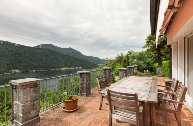 güzel bir ev, balkon