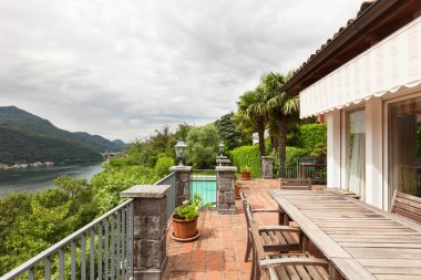 güzel bir ev, balkon