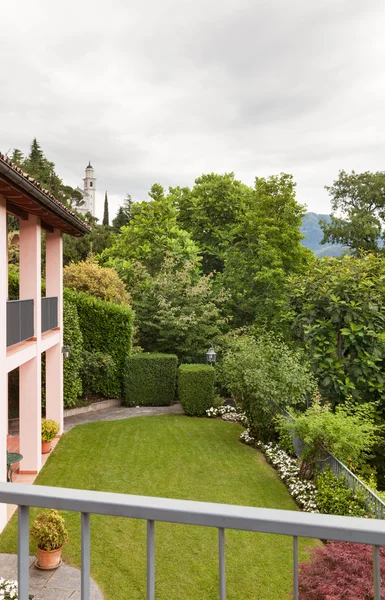 Vista dal balcone di una casa — Foto Stock