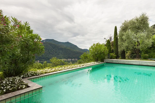 House with swimming pool — Stock Photo, Image