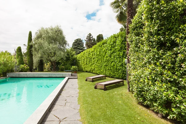 House with swimming pool — Stock Photo, Image