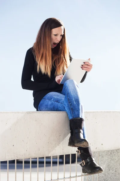 Woman with tablet computer — Stock Photo, Image