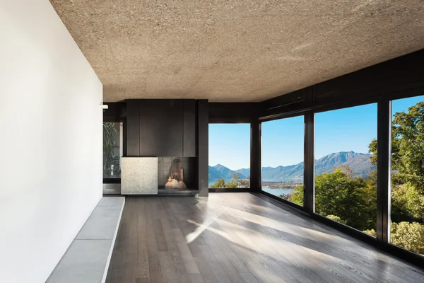 Casa, habitación vacía con chimenea — Foto de Stock