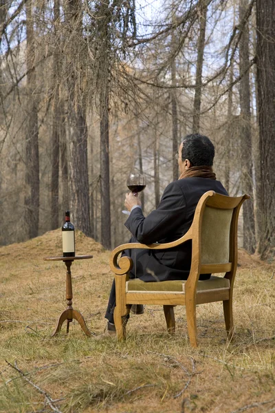 Weird elegant wine's expert into the wild — Stock Photo, Image