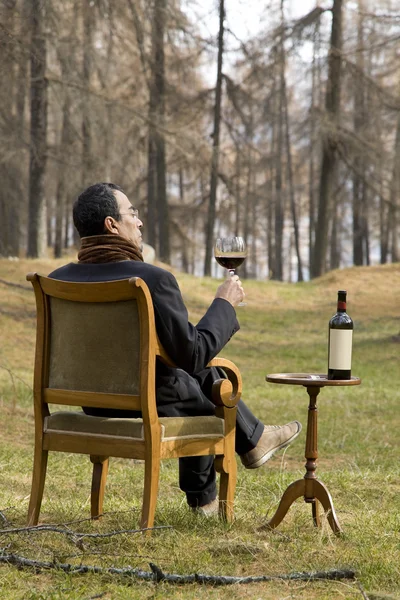Elegant wine's expert into the wild — Stock Photo, Image