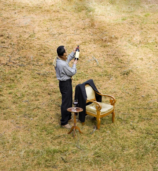 Elegant wine's expert into the wild — Stock Photo, Image