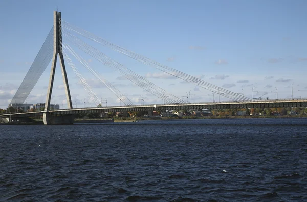 Hermoso puente en Riga, Letonia — Foto de Stock