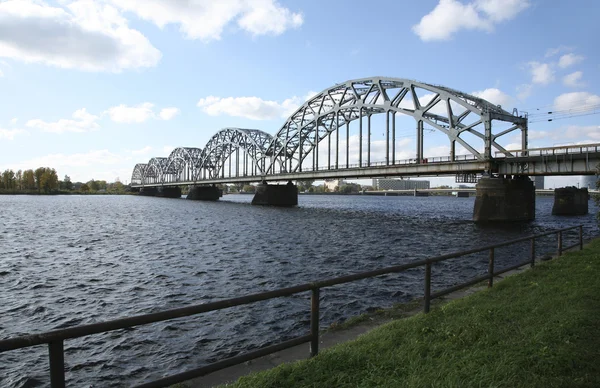 Schöne Brücke in Riga, Lettland — Stockfoto