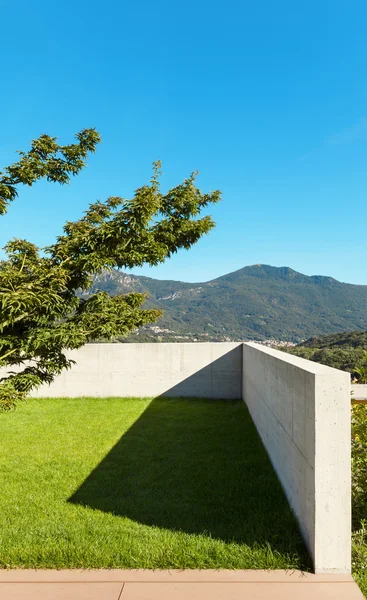 Casa, vista al jardín — Foto de Stock