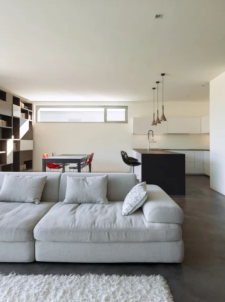 Intérieur de la maison, salon avec cuisine — Photo