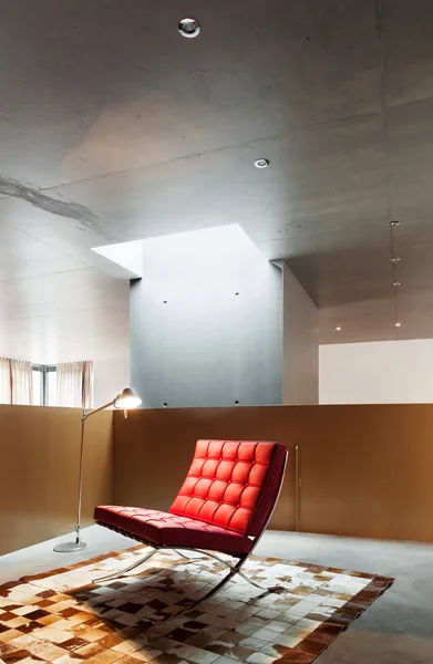 Rumah interior, kursi berlengan merah — Stok Foto