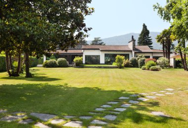 Beyaz villa dış cephe