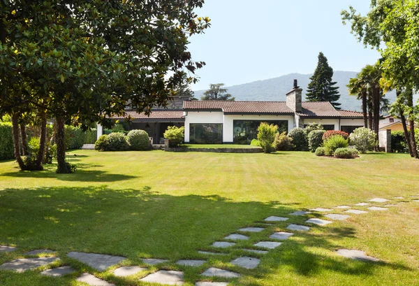 White villa exterior — Stock Photo, Image