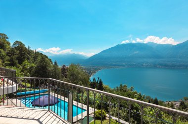 Göl, bir balkon görünümü