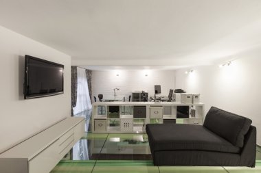 İç, geniş çatı, stüdyo