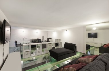 İç, geniş çatı, stüdyo