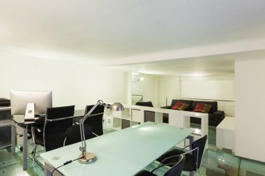 İç, geniş çatı, stüdyo