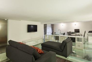 İç, geniş çatı, stüdyo