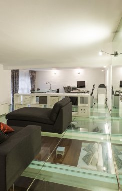 İç, geniş çatı, stüdyo