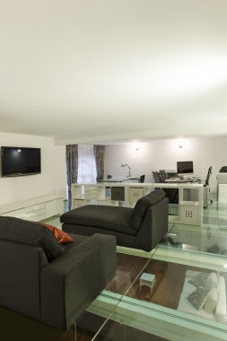 İç, geniş çatı, stüdyo