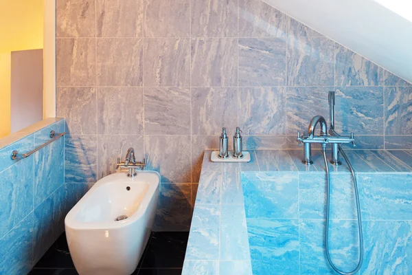 Interiör, blå badrum — Stockfoto
