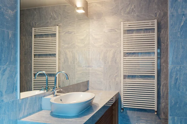 Interior, baño azul — Foto de Stock